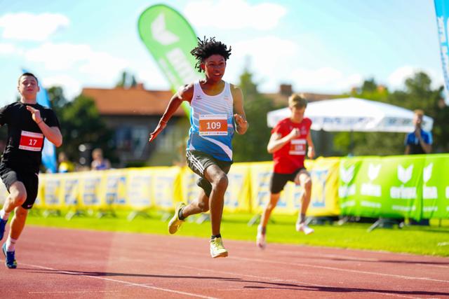 Athletes sprinting on a track during a race, with one runner in the lead © Eva Manhart, All rights reserved